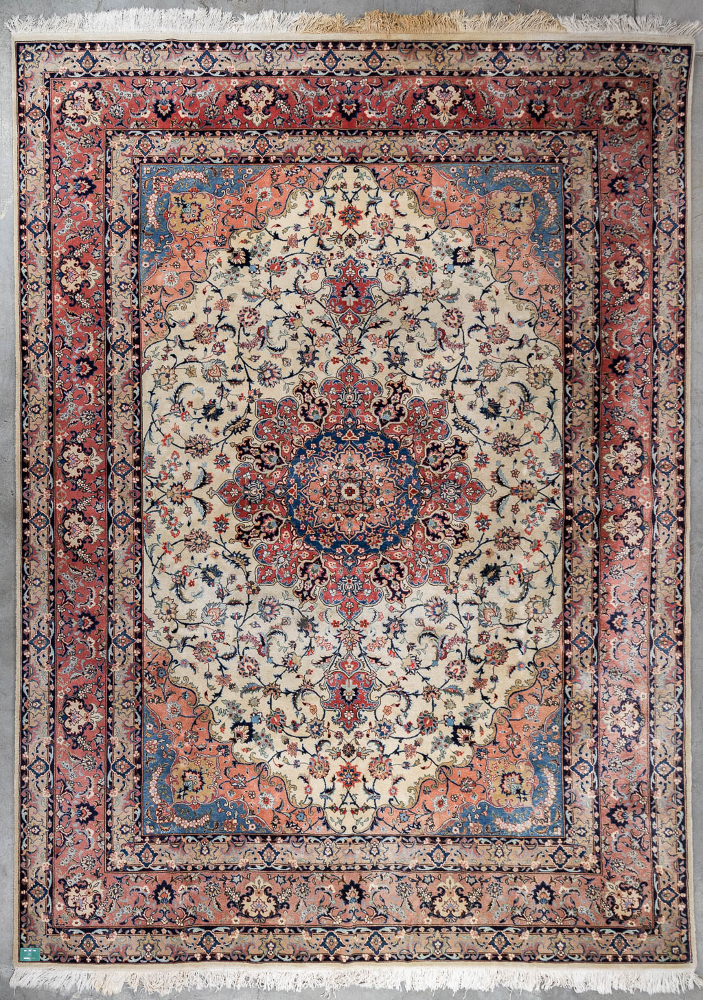 A large Oriental hand-made carpet, Kashan. (L:408 x W:290 cm)