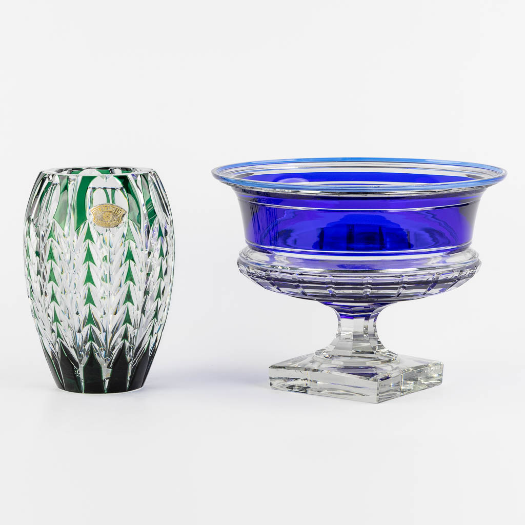 Val Saint Lambert, a large blue bowl and a green vase. (H:24 x D:31,5 cm)