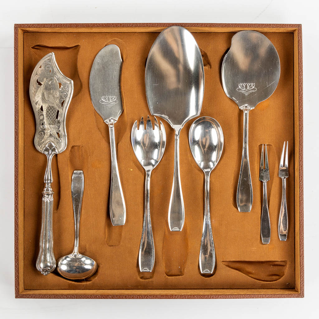 Bruno Wiskemann, a 152-piece large silver-plated cutlery. Added are some silver and silver-plated serving accessories. 