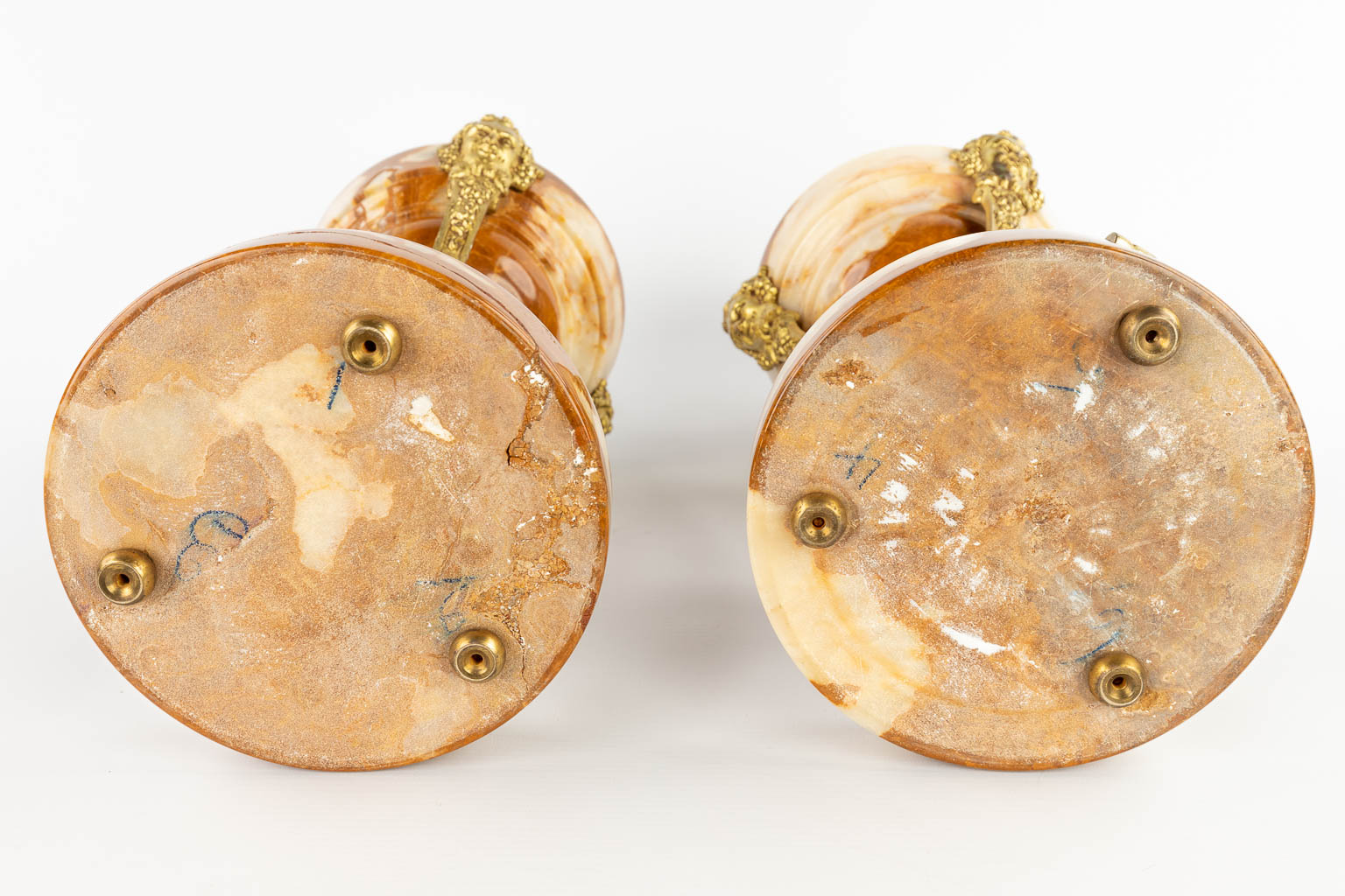 A pair of cassolettes, onyx mounted with bronze in Louis XVI style. Circa 1900. (H:45 x D:18 cm)