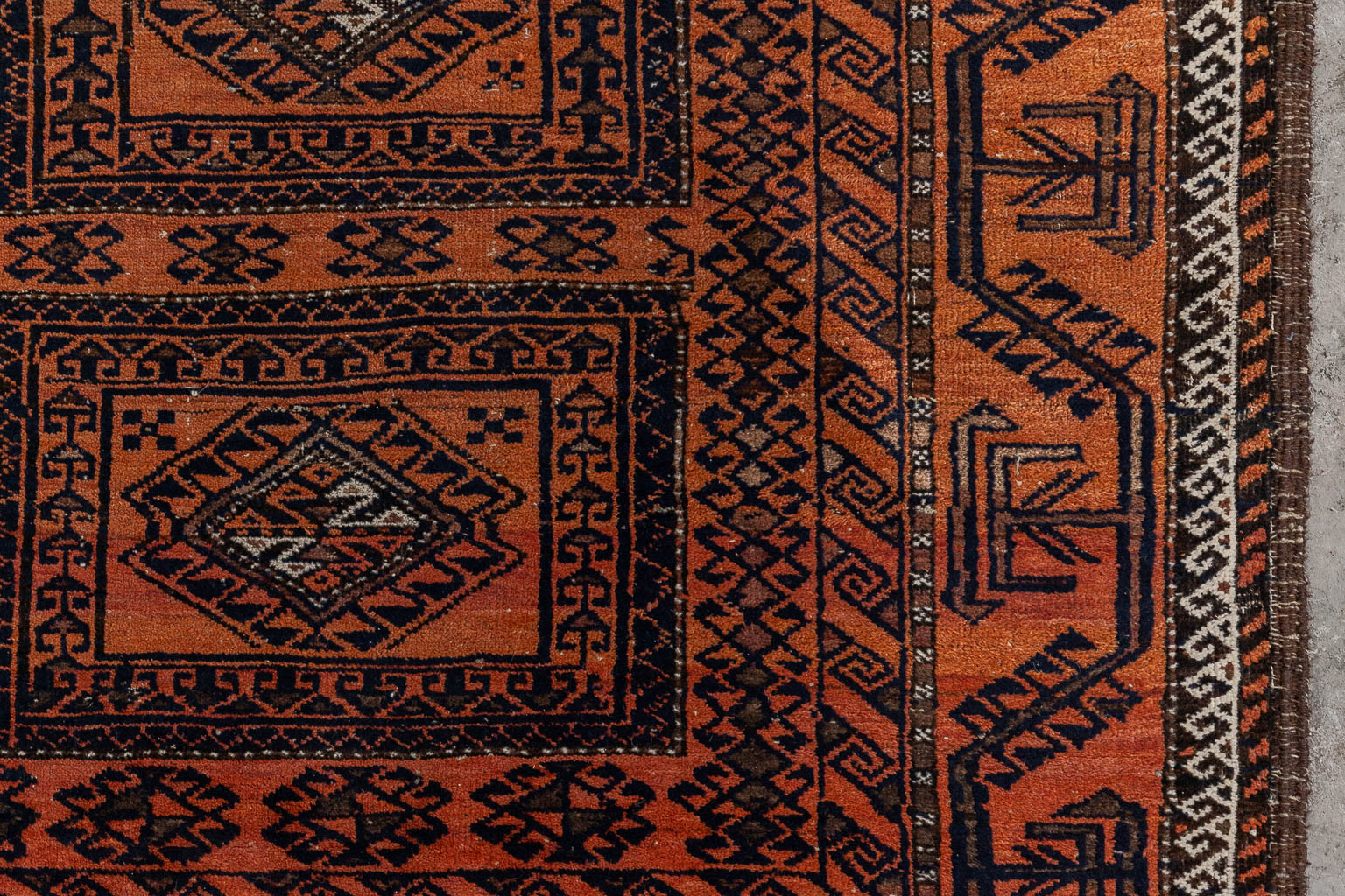 Een collectie van 3 Oosterse, handgeknoopte tapijten. Kazak & Afghan. (L:207 x W:107 cm)