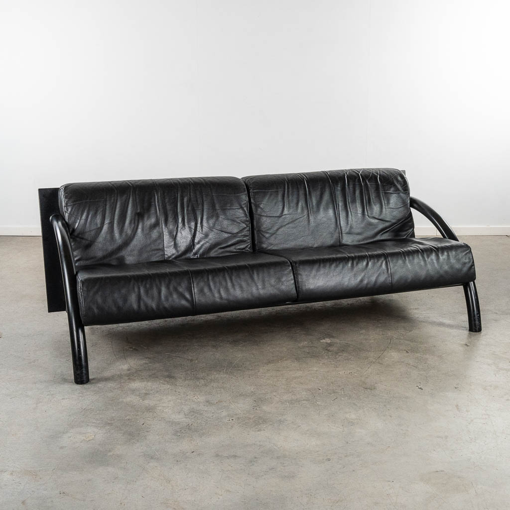 Harvinck Collection 'Logo', a three-person settee. (L:75 x W:195 x H:75 cm)