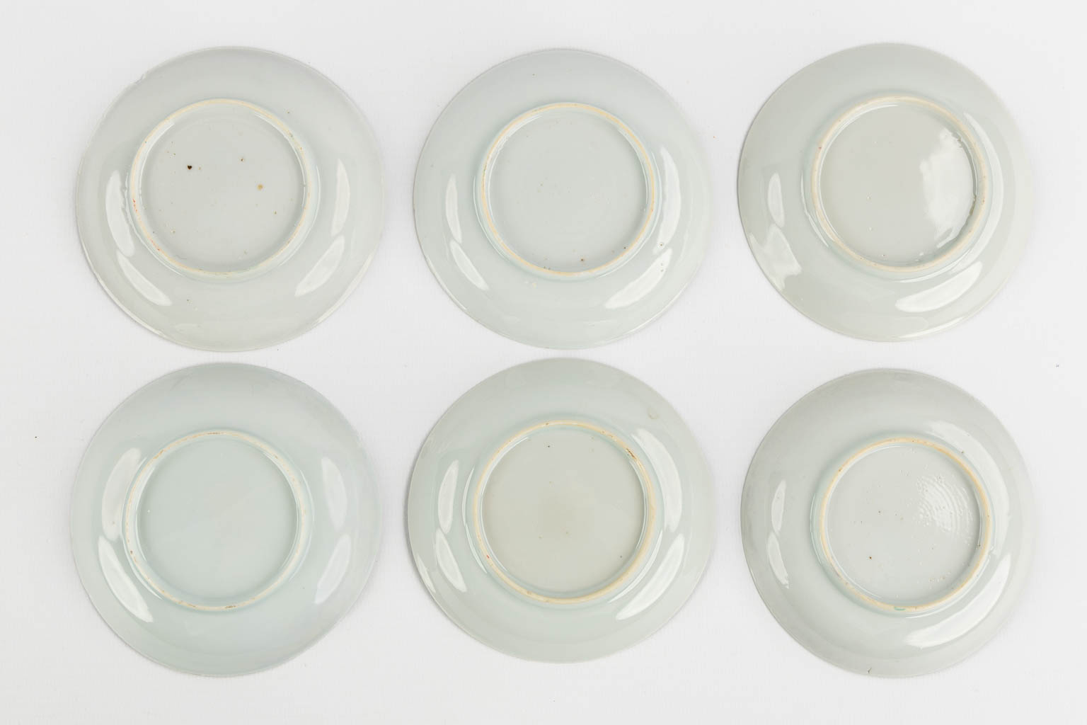 Six cups and saucers, Chinese Eggshell porcelain, Yongzheng period. (H:5,5 x D:3,5 cm)