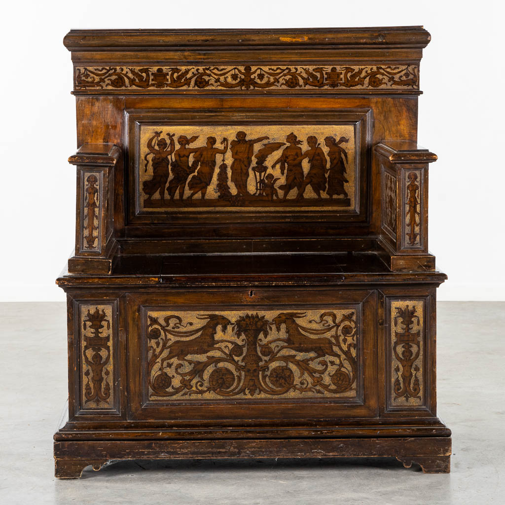 Een hallbank, Oostenrijk of Italiaanse Renaissance, 19de eeuw. (L:54 x W:100 x H:114 cm)