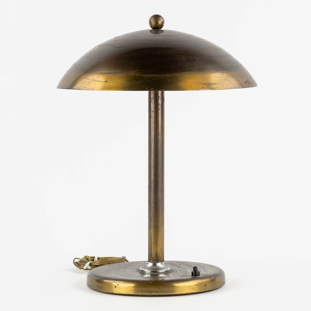 A table lamp, Art Deco/Bauhaus, probaly Germany. (H:42 x D:30 cm)