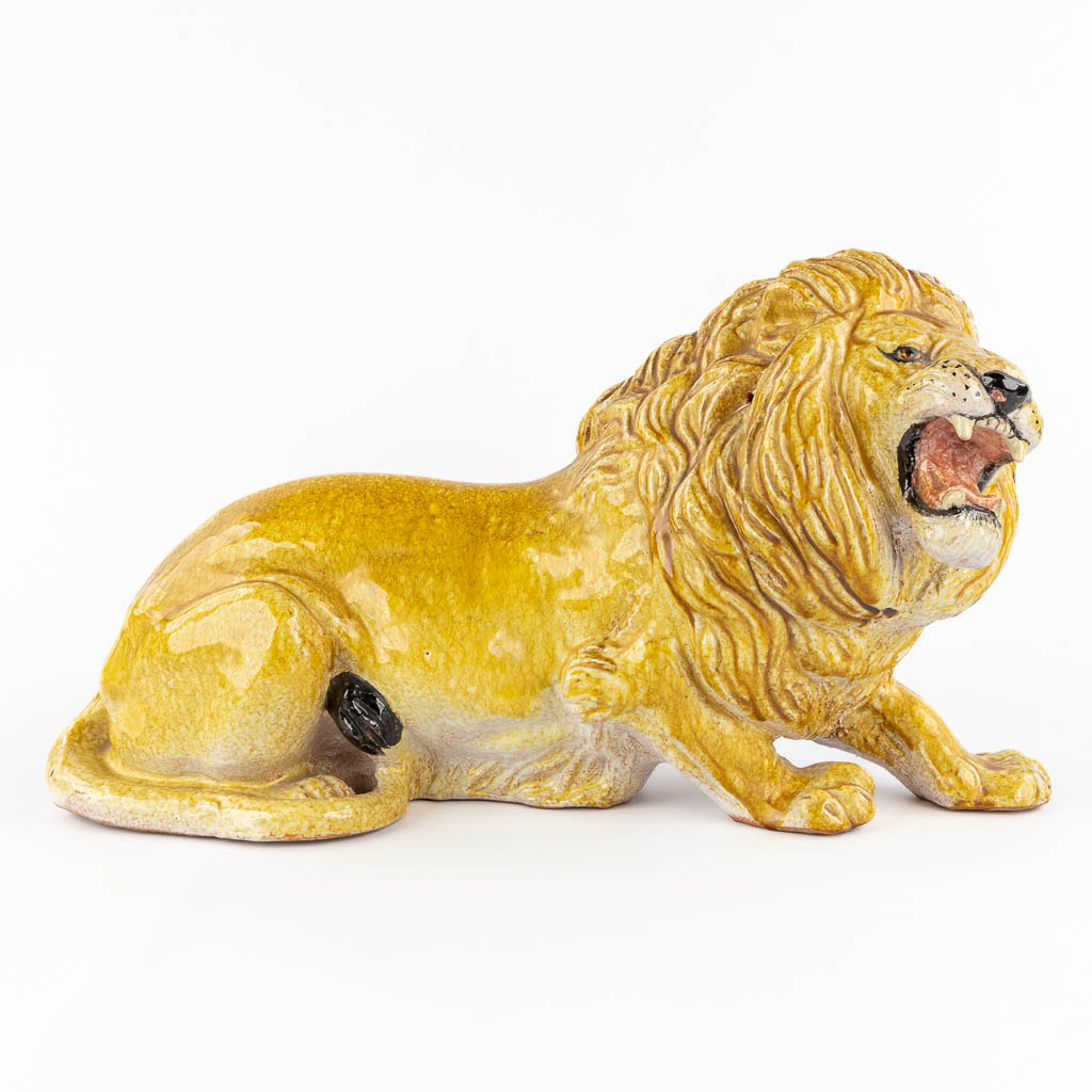 A decorative lying lion, glazed terracotta. Italy, circa 1960-1970. 