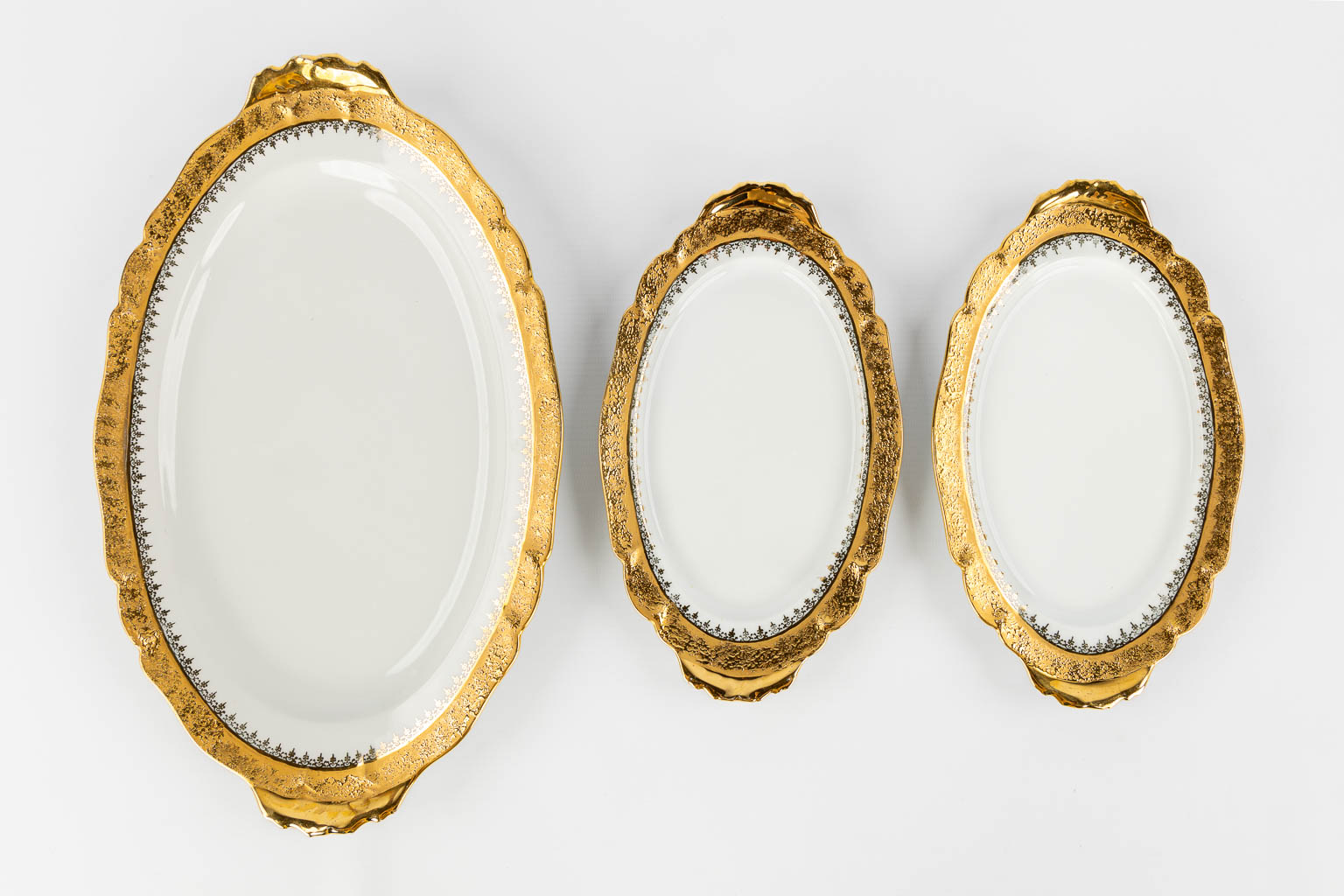 ULIM Limoges, a large dinner and coffee service, porcelain with a gilt rim. (L:26 x W:31 x H:20 cm)