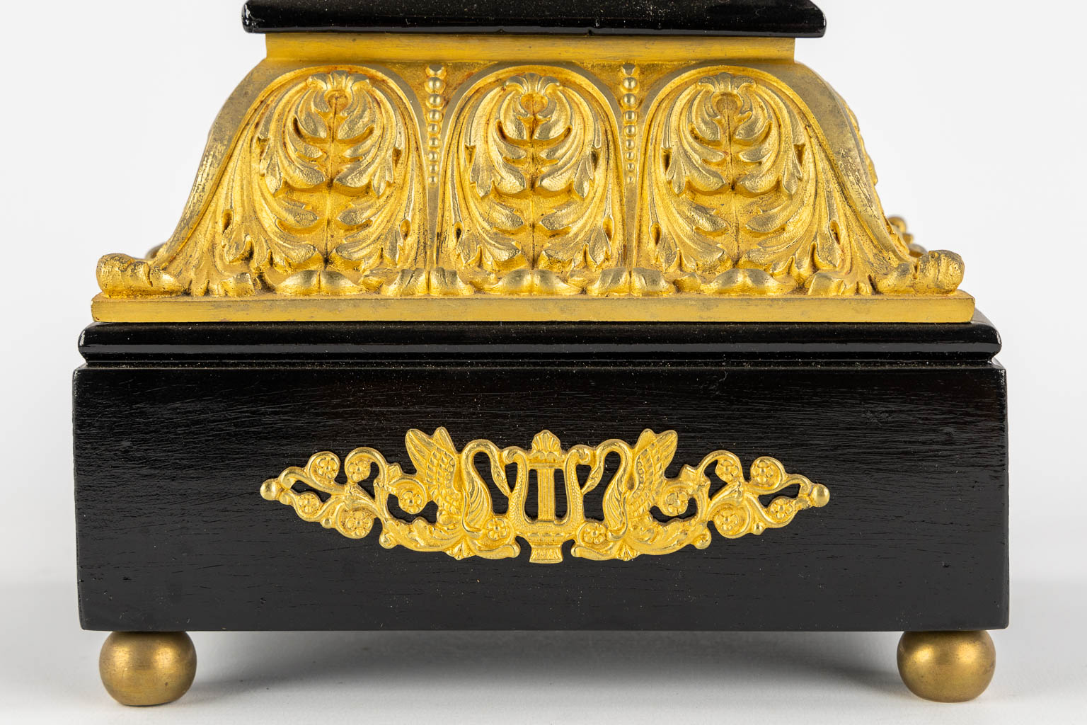 A Lyre mantle clock, gilt bronze and marble. 19th C. (L:13 x W:22 x H:61 cm)