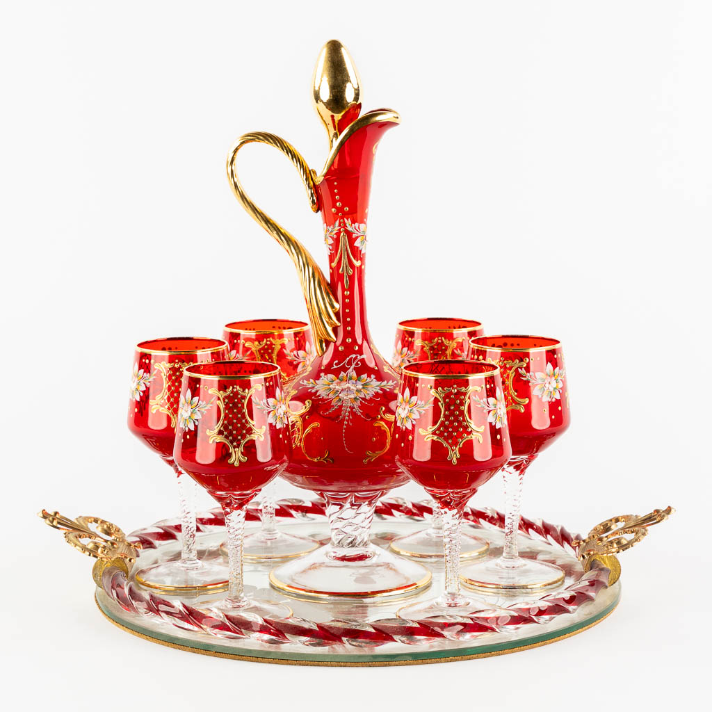 A carafe with 6 matching glasses on a serving platter, Murano, Italy. (H:38 x D:43 cm)