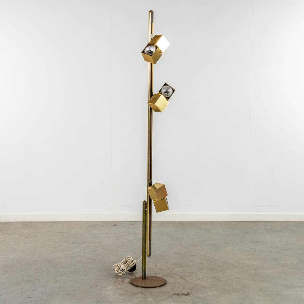 Concord, A decorative floor lamp, brass. (H:167 cm)