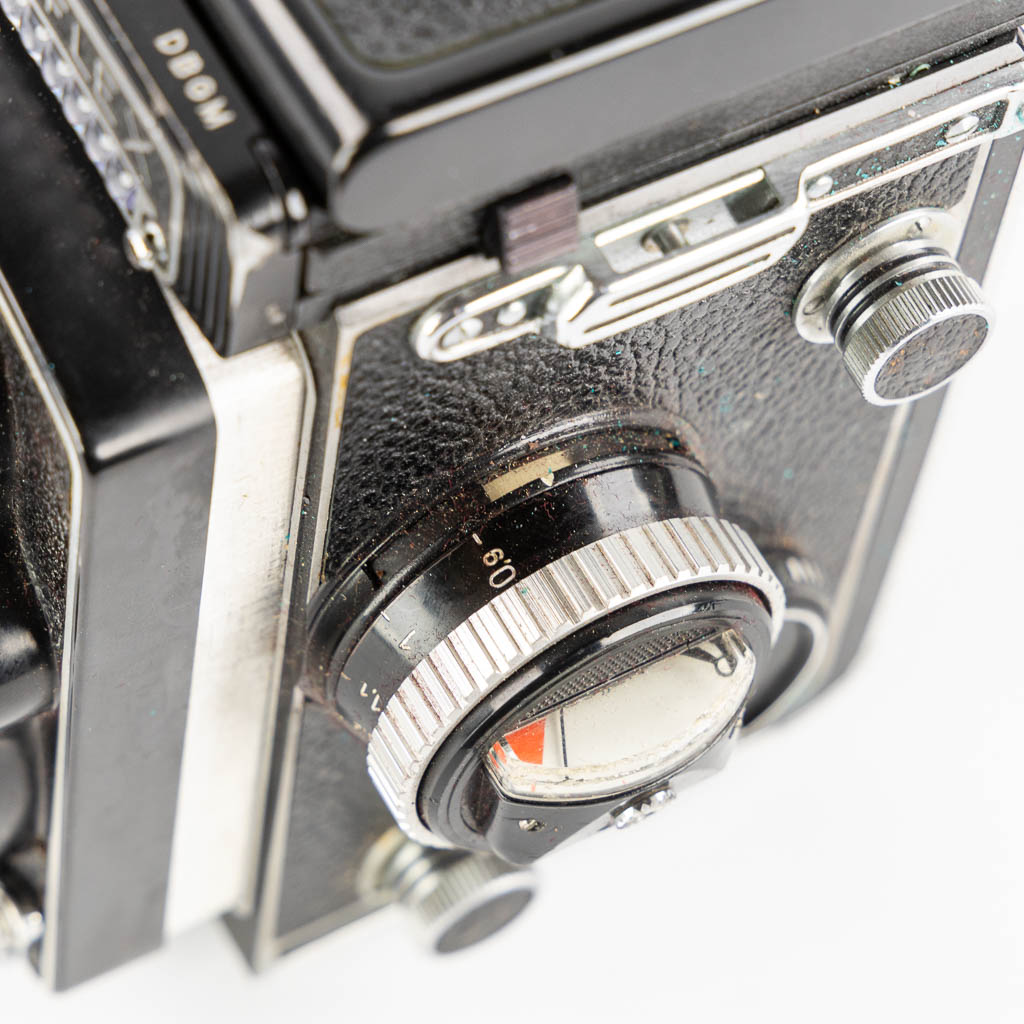 Rolleiflex Synchro-Compur, Franke & Heidece, Germany. (L:11,5 x W:11 x H:16 cm)