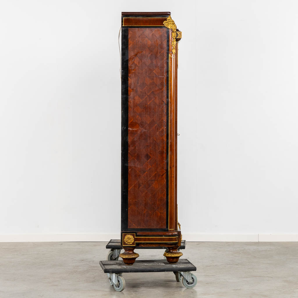 An exceptional two-door display cabinet, in the style of Paul Sormani. 19th C. (L:42 x W:125 x H:165 cm)