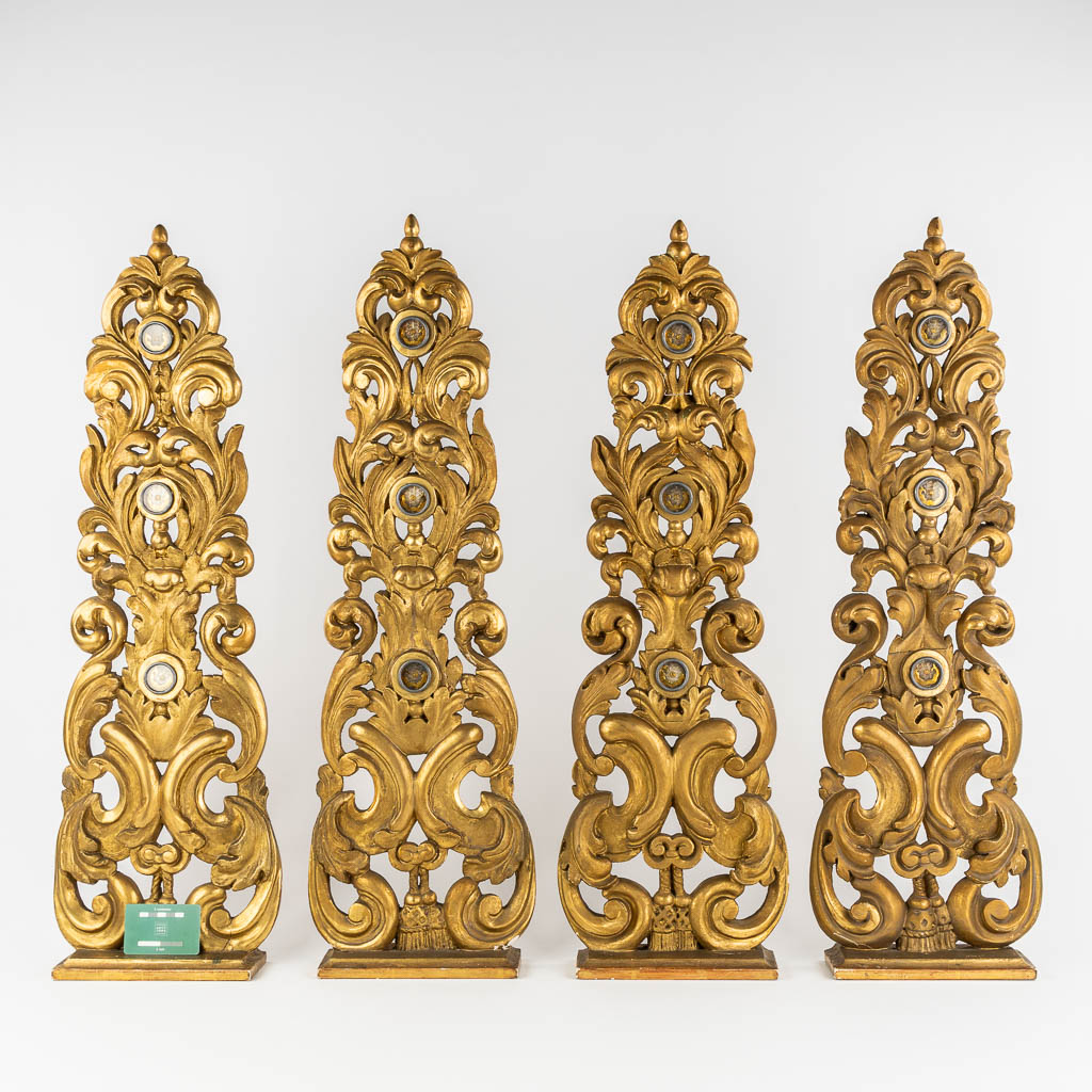 Four gilt and wood-sculptured reliquary holders, with 12 theca for the 12 apostles. 