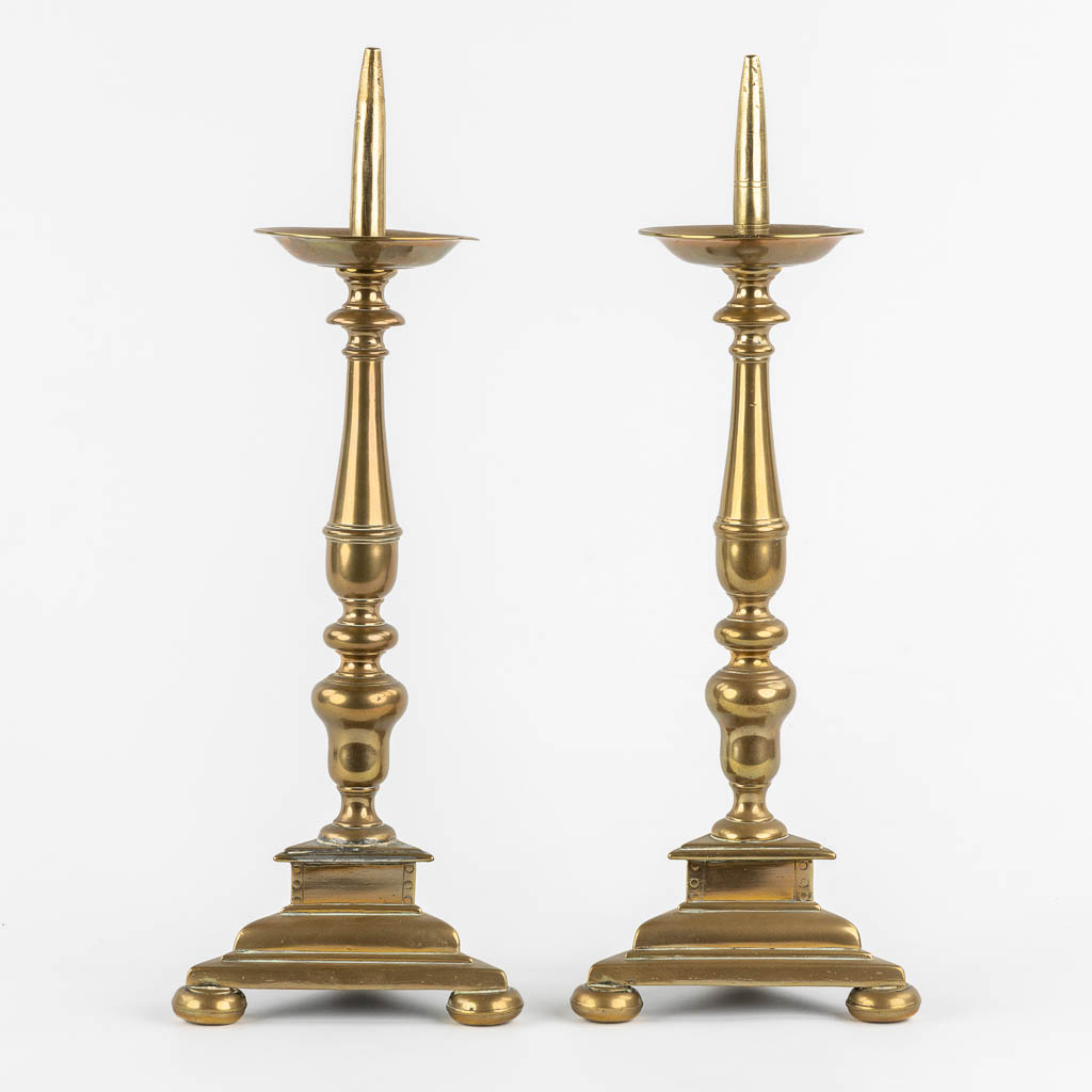 A pair of Renaissance candlesticks, bronze. Late 16th C. (L:15 x W:14 x H:41 cm)