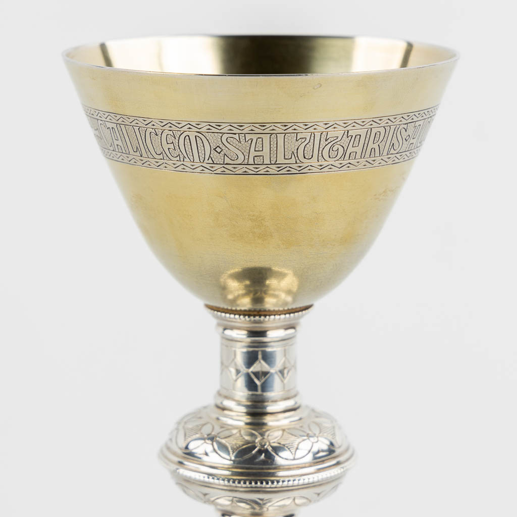 De Reuck, Ghent, a gold and silver-plated chalice, in the original chest. Consacrated March 9th, 1931. (H:21 x D:14 cm)