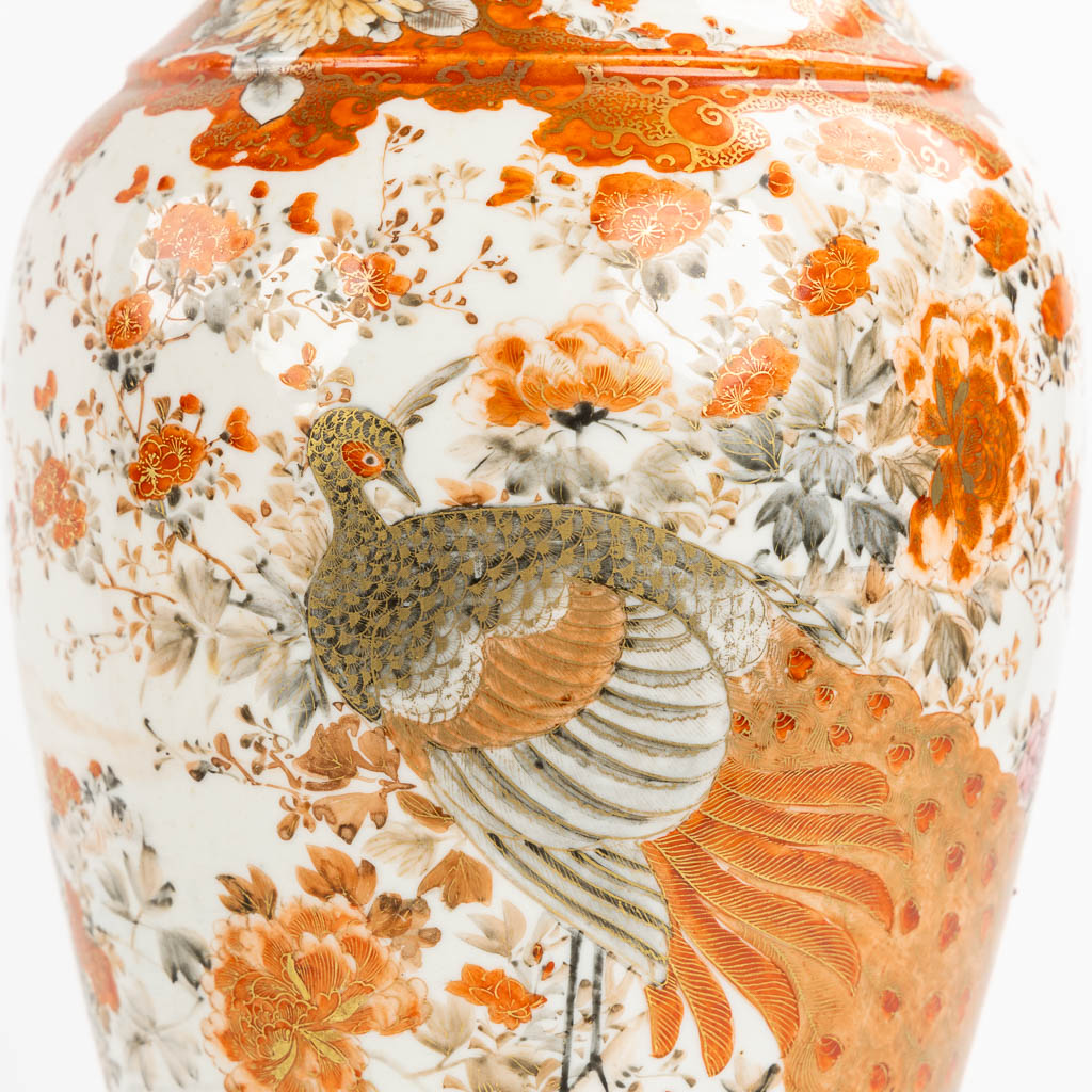 A pair of Japanese Kutani vases, richly finished with a peacock decor. (H:37 x D:19 cm)