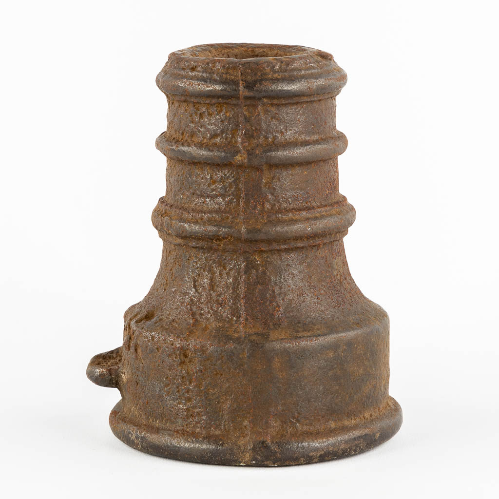 An antique 'Party Canon or Signaling Canon', Cast-iron, France, 18th/19th C.