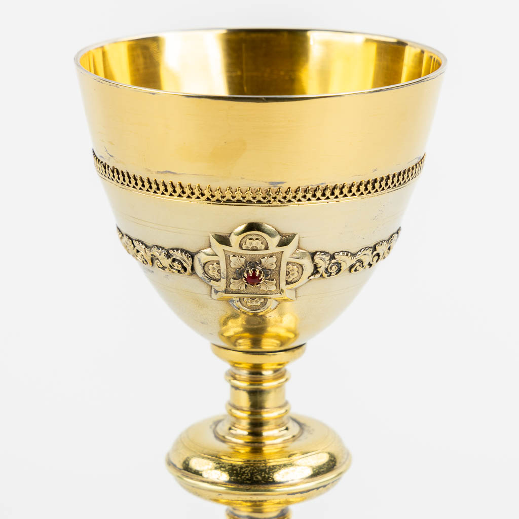 A Chalice, Gothic Revival with red cabochons, Added a silver paten, Bourdon, Ghent. (H:22 x D:13,5 cm)