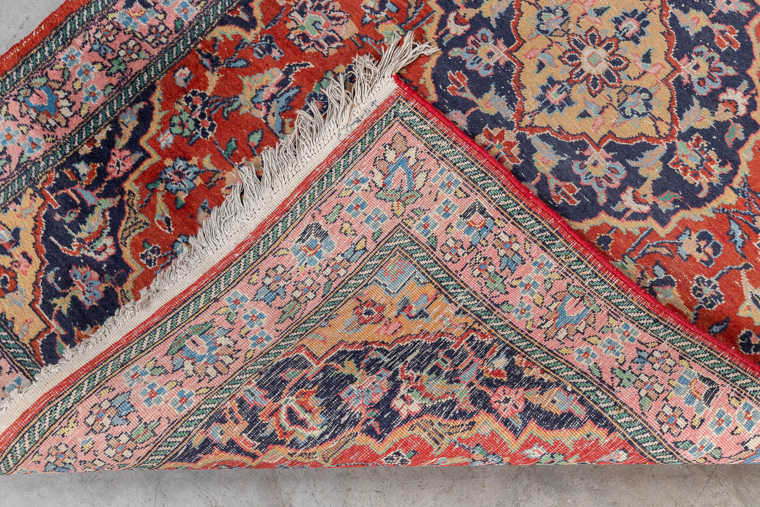 Een collectie van 3 Oosterse, handgeknoopte tapijten. Kashan en een bidtapijt. (L:180 x W:119 cm)