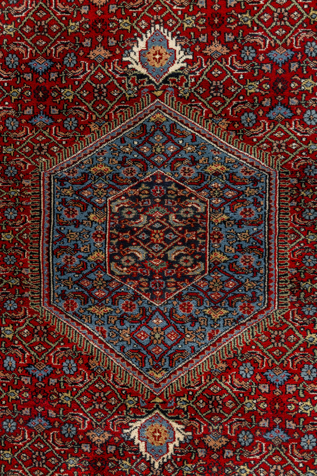 An Oriental hand-made carpet, Bidjar. (L:300 x W:210 cm)