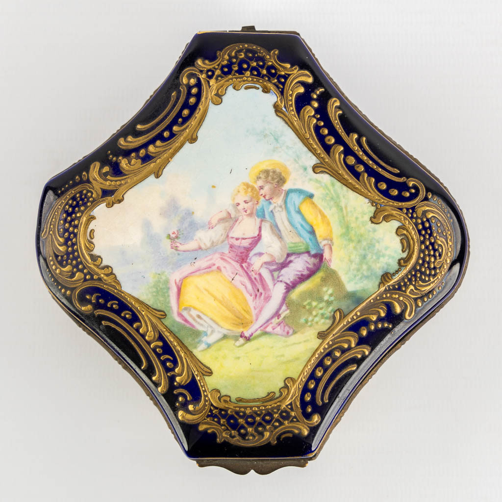 Sèvres, a polychrome porcelain jewellery box, hand-painted decor. 19th C. (L:10 x W:10 x H:5 cm)