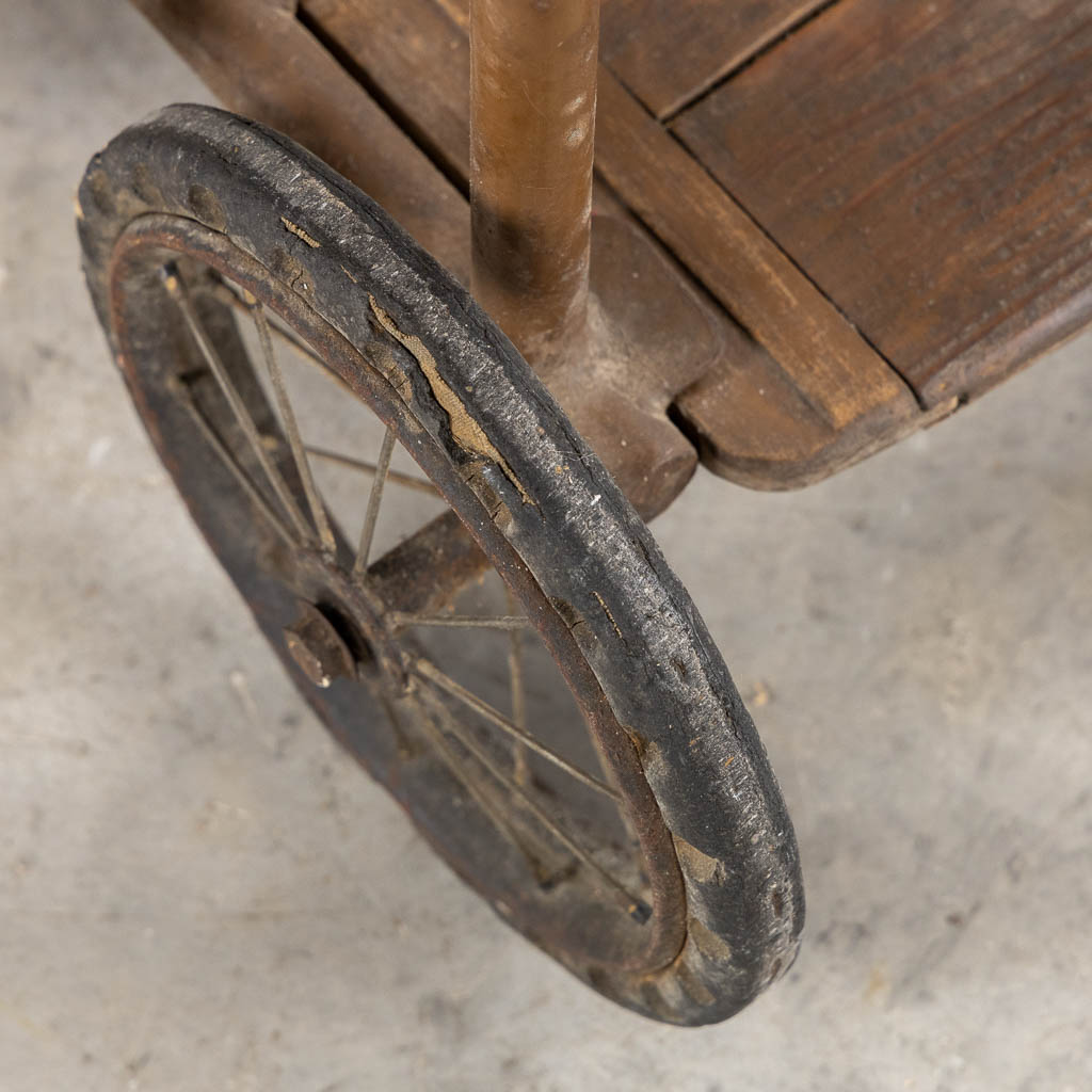 Dupont, Paris, an antique wheelchair. Circa 1900-1920. (L:97 x W:68 x H:105 cm)