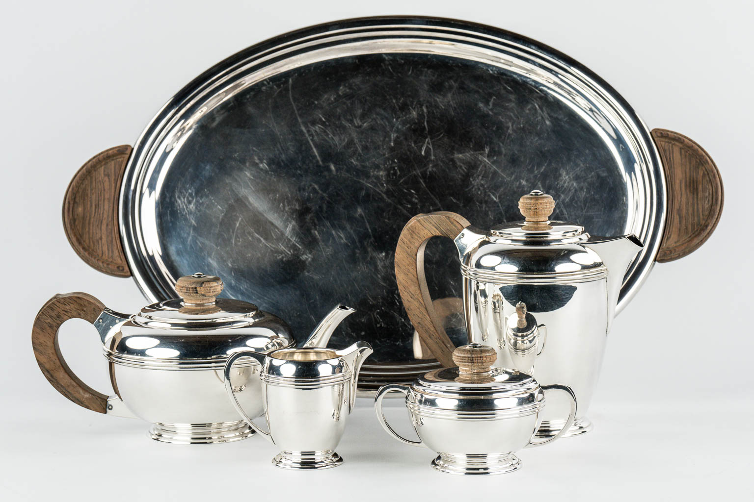 Wofers Frères, 'Dominion', a coffee and tea service, silver, Art Deco. Bruxelles. (C.1936) 2,850kg. 