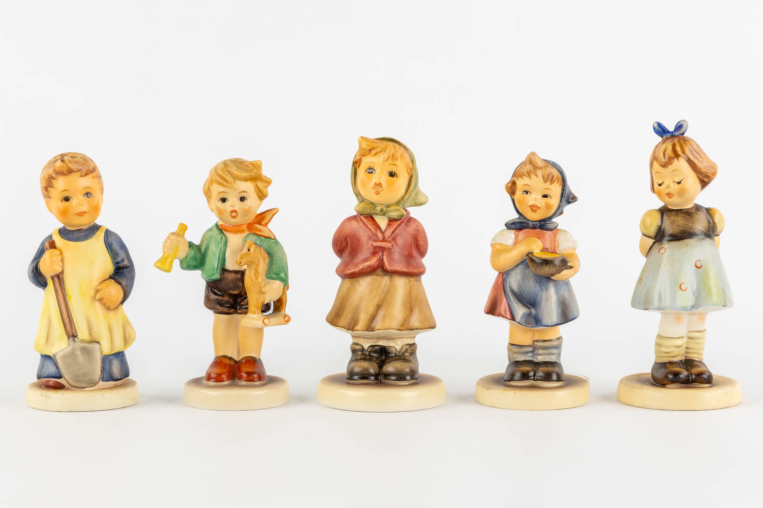 Hummel, 14 figurines. (H:18,5 cm)