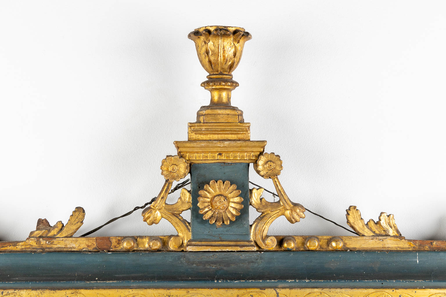 An antique mirror, gilt and patinated wood, late 18th, early 19th C. (W:84 x H:114 cm)