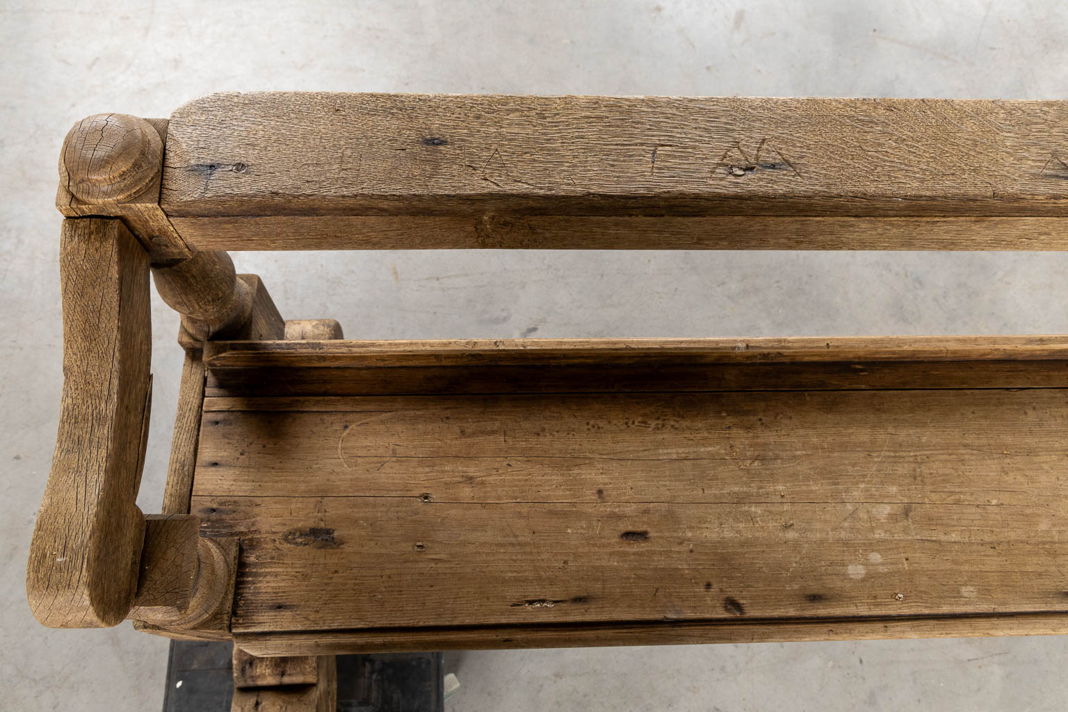 A pair of large Church benches, sculptured oak, 18th C. (L:55 x W:350 x H:72 cm)