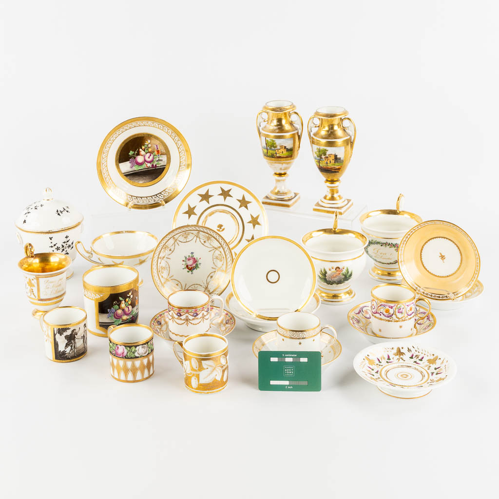 Various pieces of Vieux Bruxelles and Vieux Paris porcelain, mostly with gilt. 18th and 19th C. (H:18,5 cm)