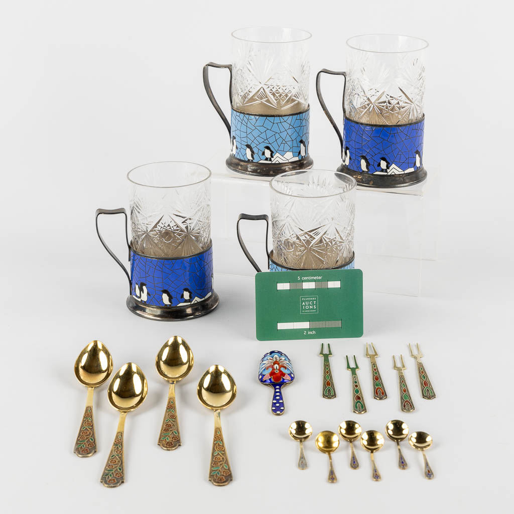 A collection of silver spoons and enamelled silver-plated glass holders, Russia. (H:11,5 cm)