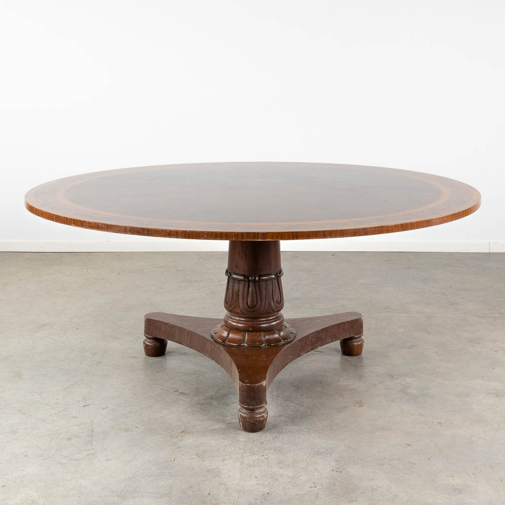 An exceptionally large round table with a marquetry veneer top. (H:77 x D:183 cm)