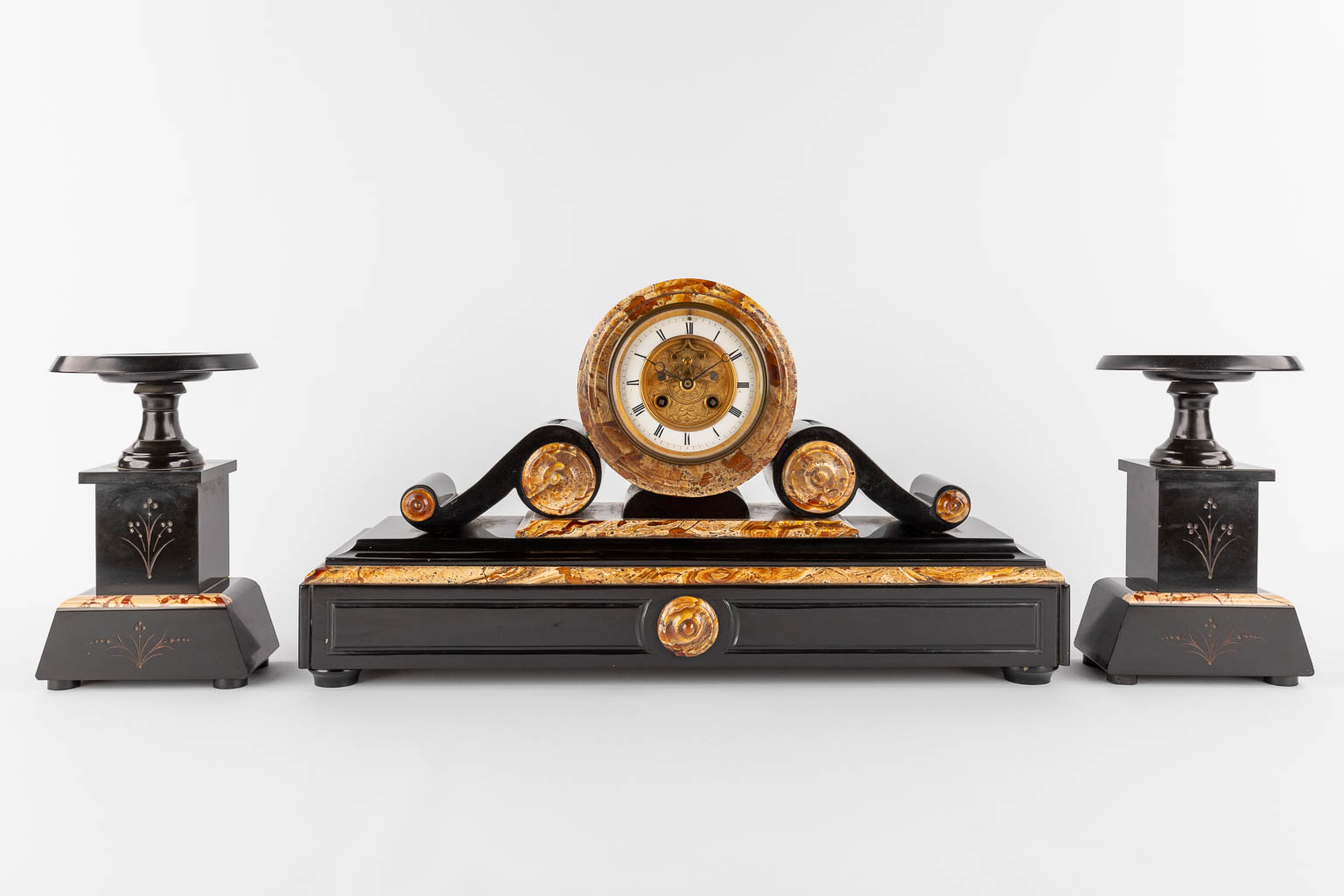 A three-piece mantle garniture clock and side pieces, marble. Circa 1900. (L:15 x W:54 x H:30 cm)