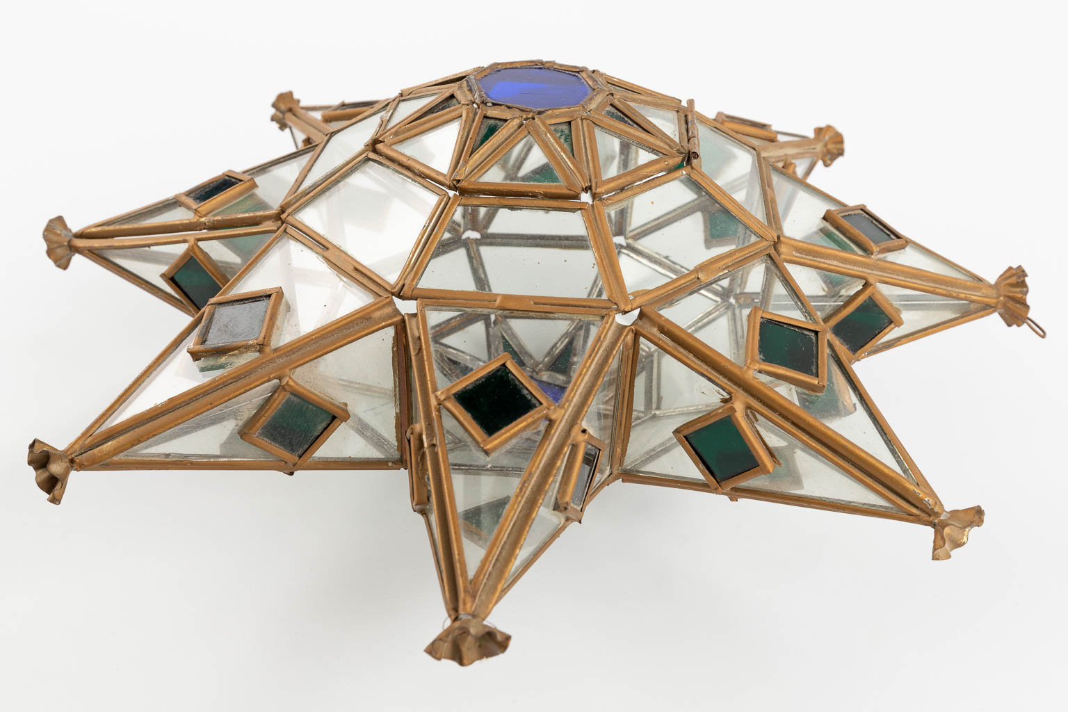 An antique hanging light fixture, decorated with stained glass in the shape of a star. (D:17 x W:42 x H:42 cm)