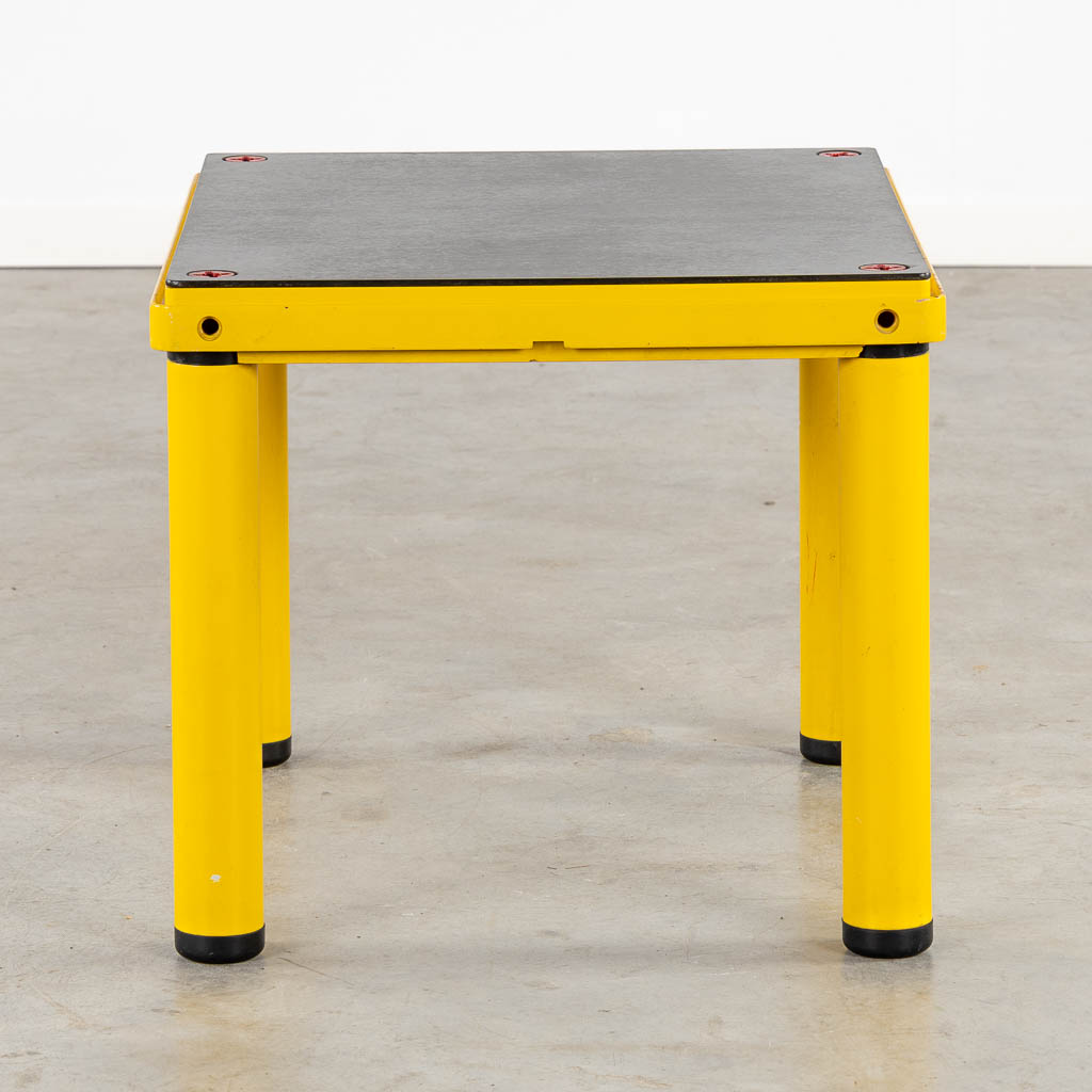 Kartell, a vintage table 