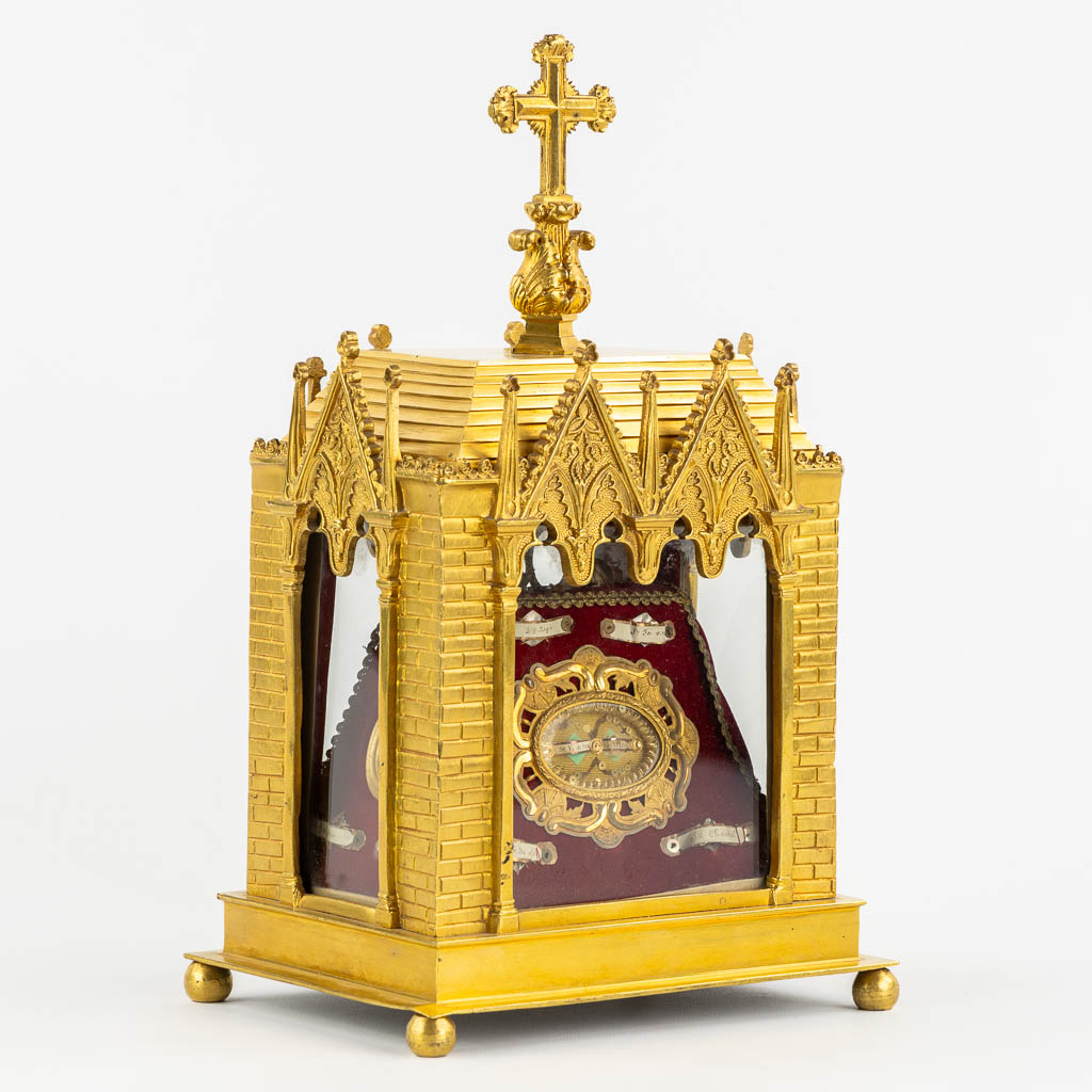 A reliquary shrine, gilt bronze with 23 relics. 19th C. (L:17 x W:22 x H:36 cm)