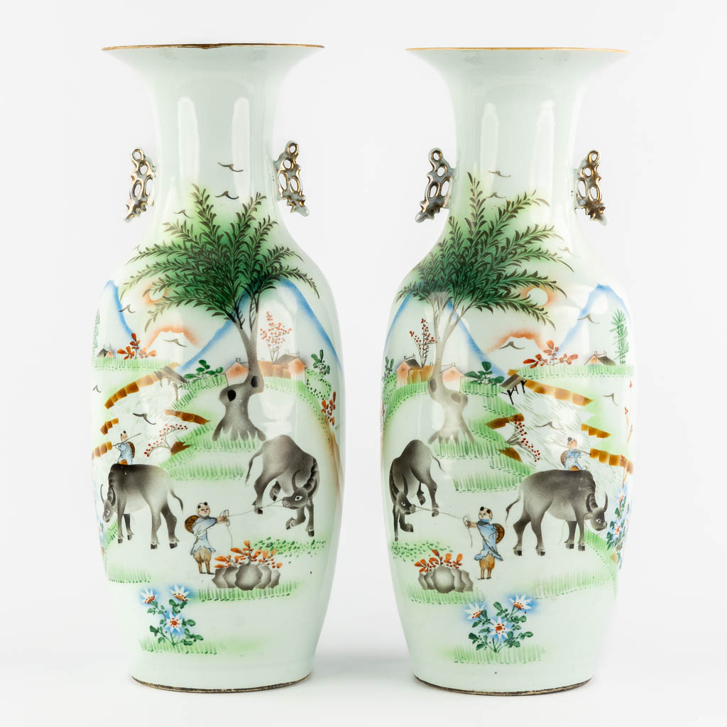 Two pairs of Chinese Famille Rose vases, 20th C. (H:58 x D:23 cm)