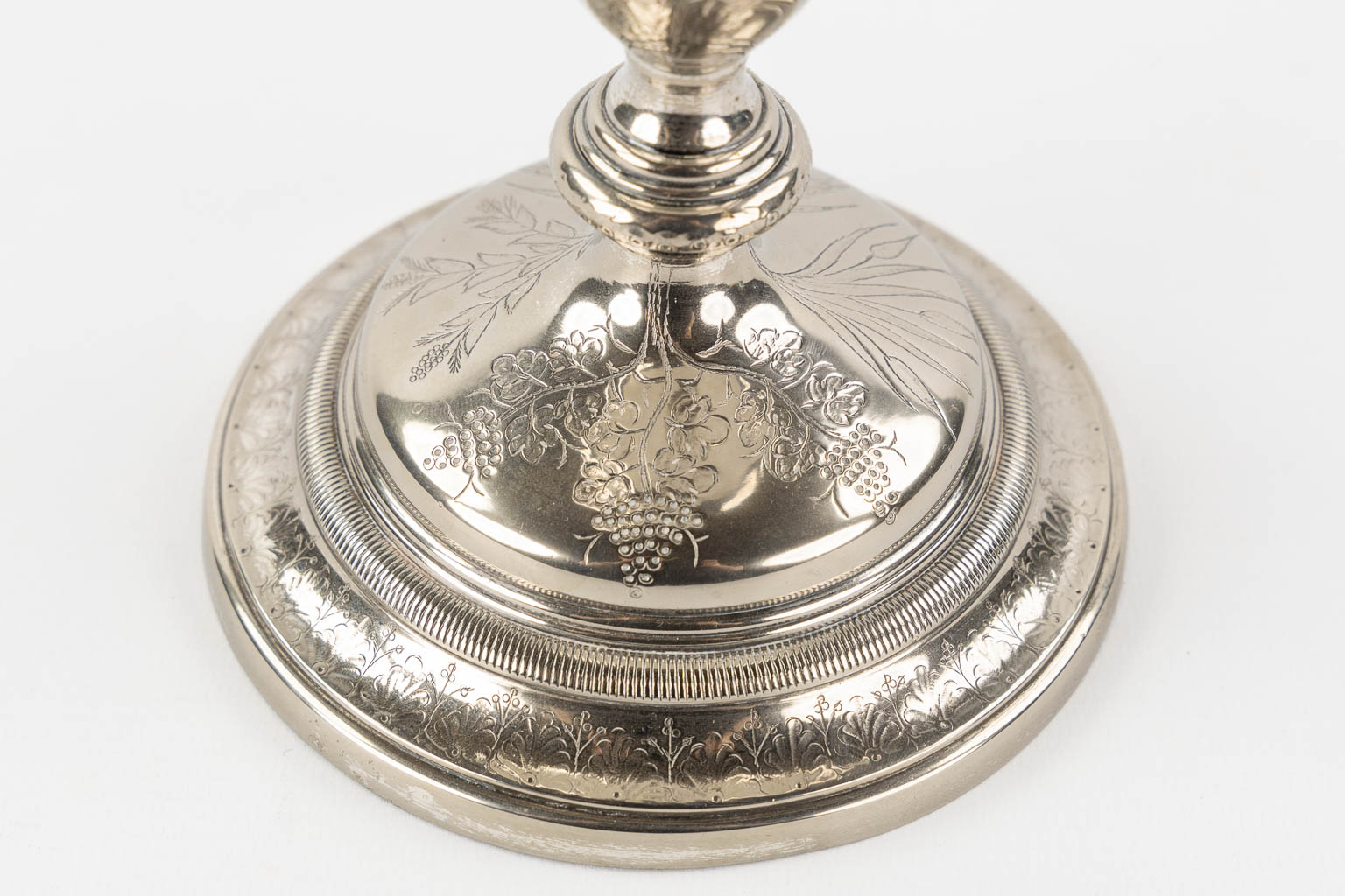 A ciboria, silver-plated metal. Circa 1900.