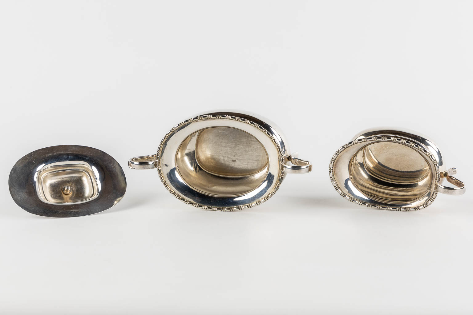 A 5-piece coffee and tea service, Silver-Plated, Sheffield UK. (L:38 x W:59 cm)