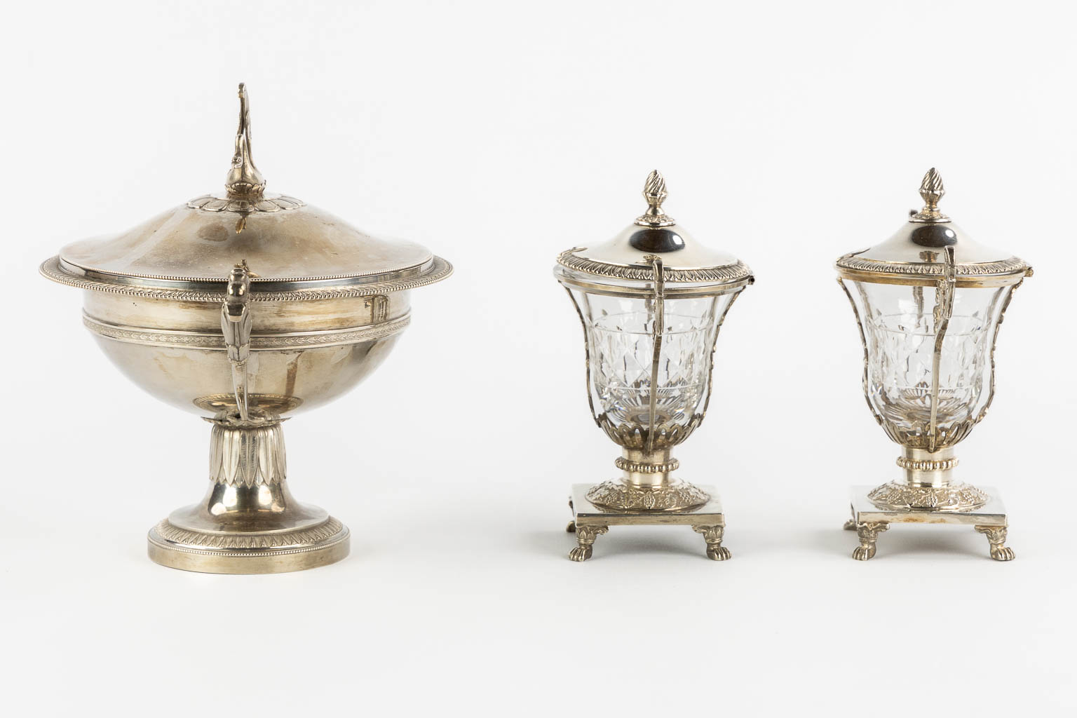 A collection of silver mustard, salt and pepper pots. Silver, Belgium. 19th C. (W:21 x H:17 cm)