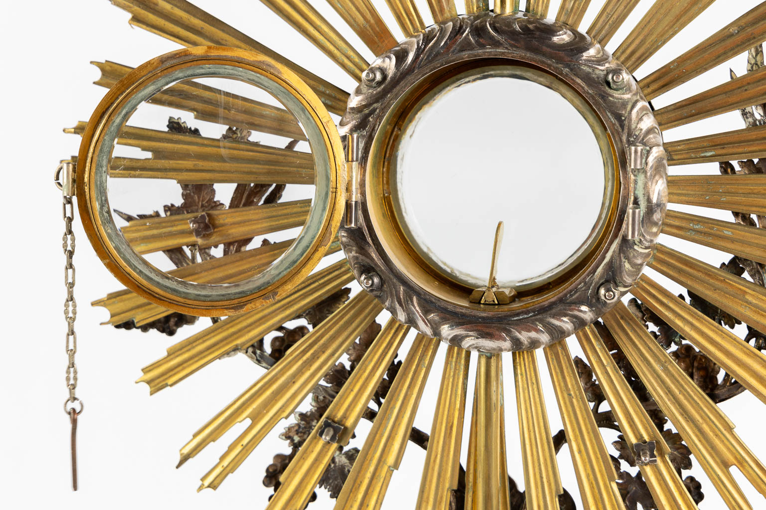 A sunburst monstrance, silver and brass, Henricus De Curte, Ghent, circa 1868. (W:30 x H:55 cm)