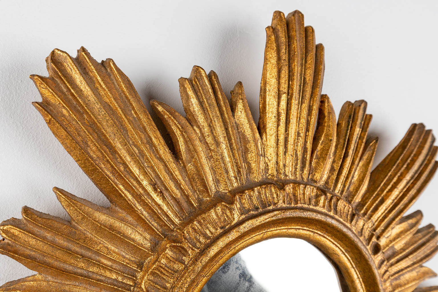 A mid-century sunburst mirror, with a flat mirror. (D:46 cm)