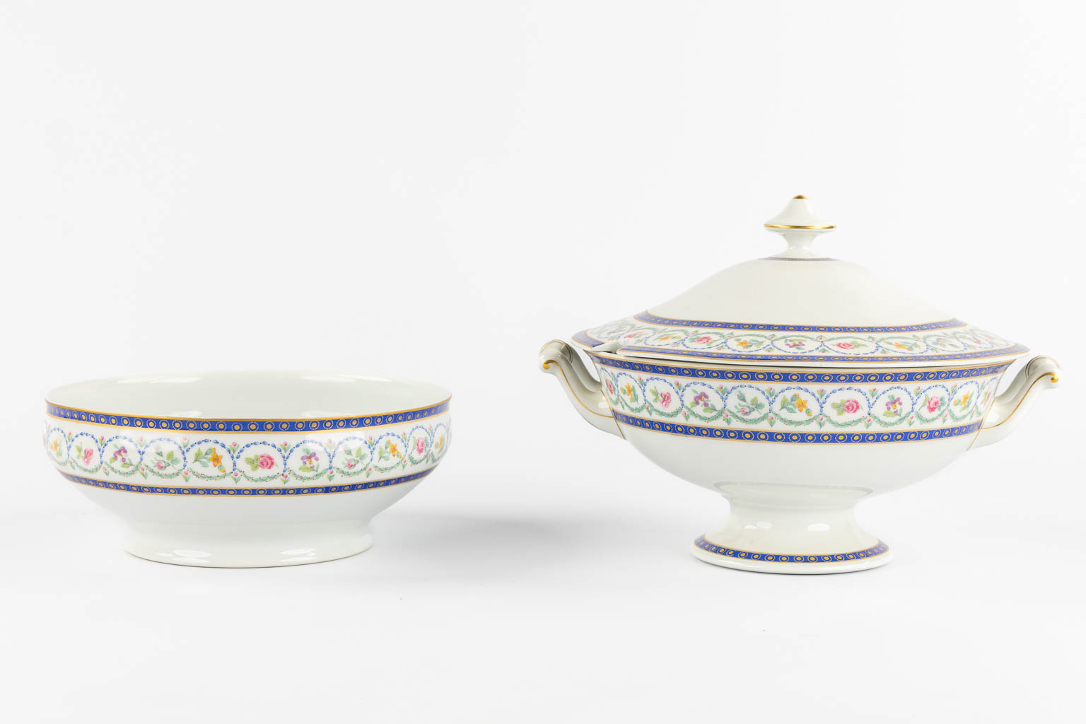 Limoges Haviland, 'Etoiles' een groot dineer en koffieservies. 71 stuks.