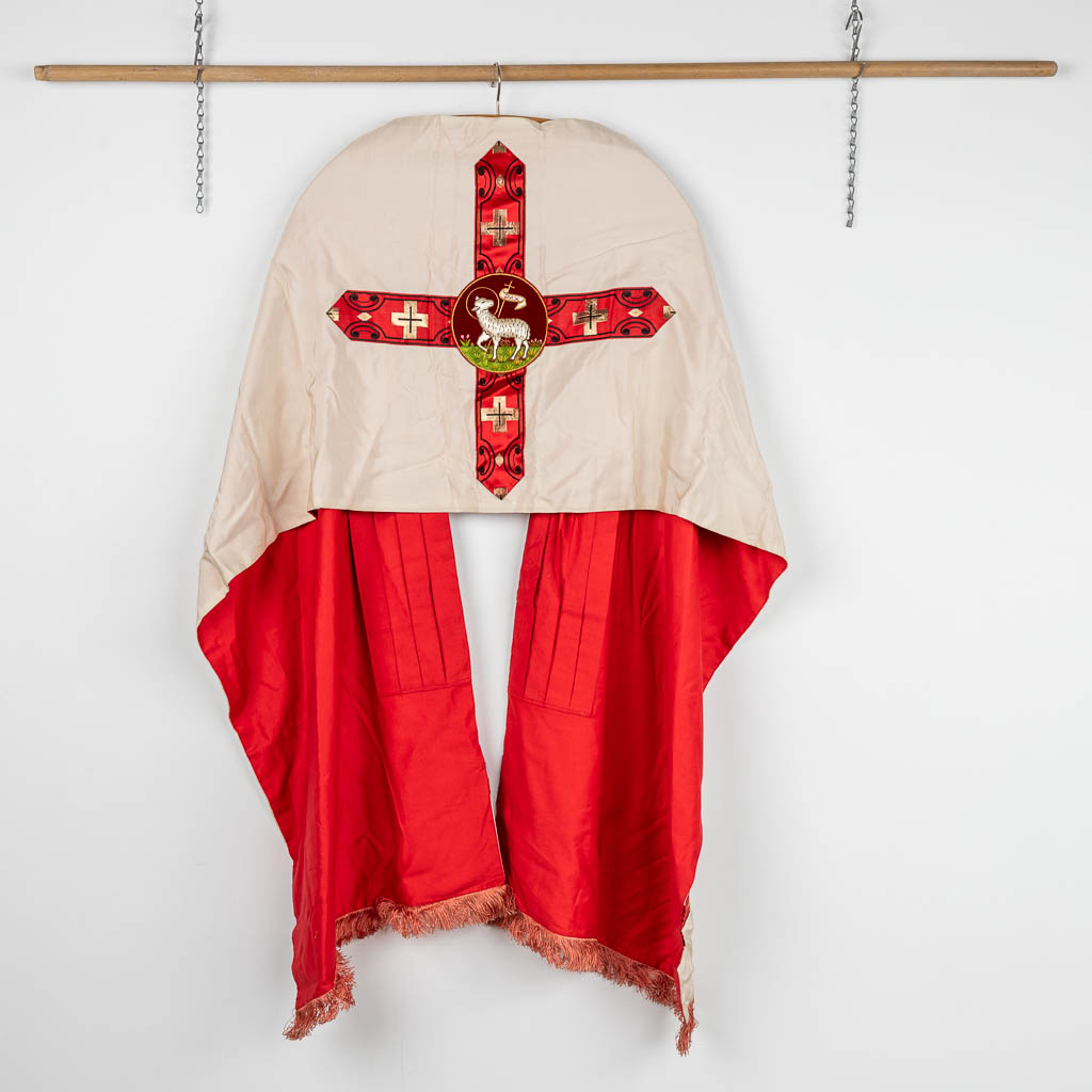 A set of 4 modern Chasubles, a Humeral Veil, Stola, Brusa and Chalice Veils. 