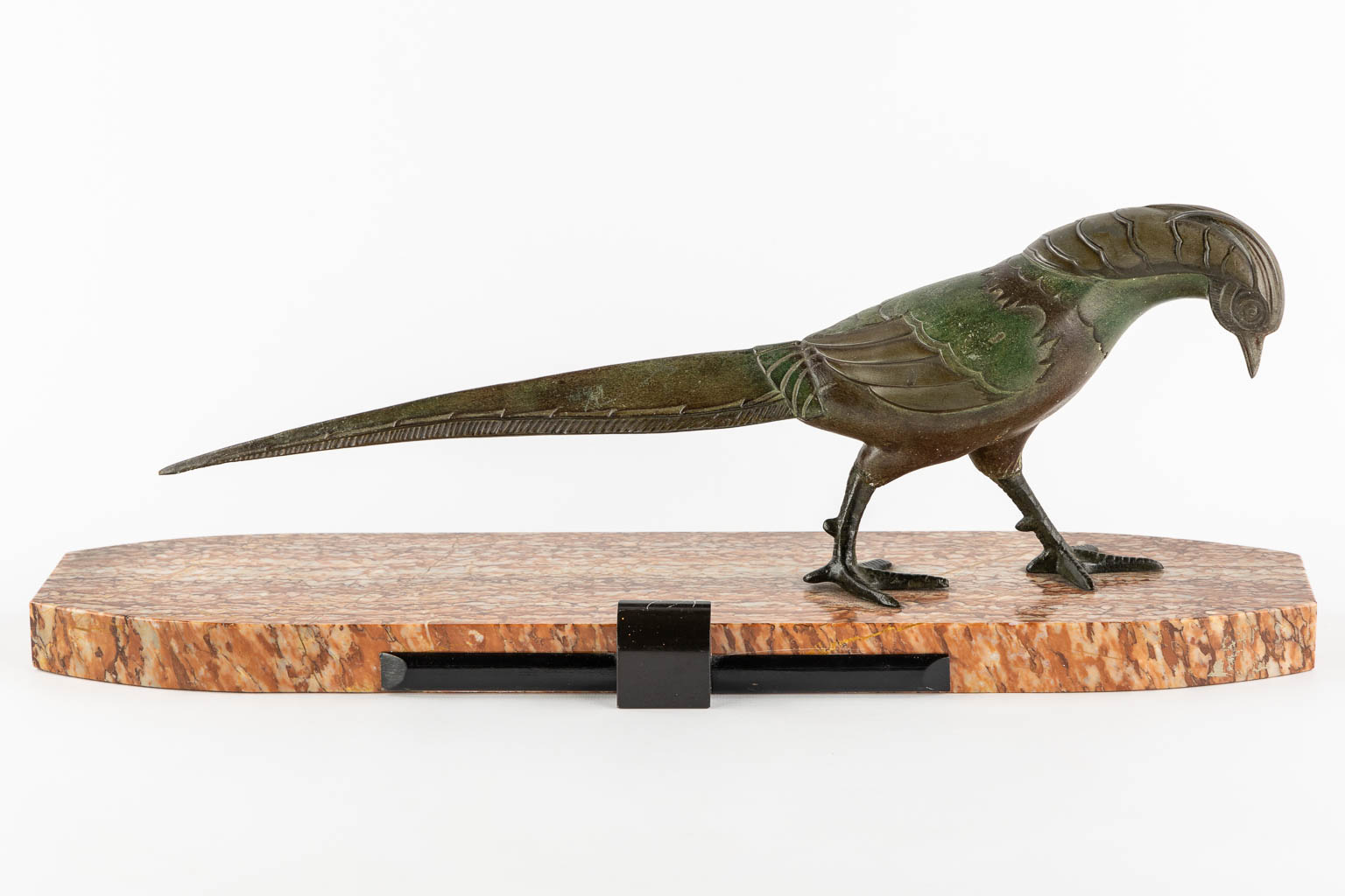 A figurine of a Pheasant, in the style of Rochard. Spelter. Art Deco. (L:16 x W:56 x H:20,5 cm)