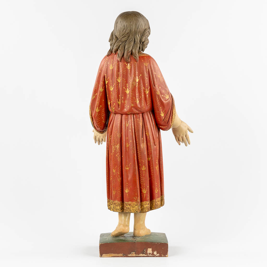 Een antieke houtsculptuur en rijk gepatineerde figuur van Jezus Christus. (c.1900)