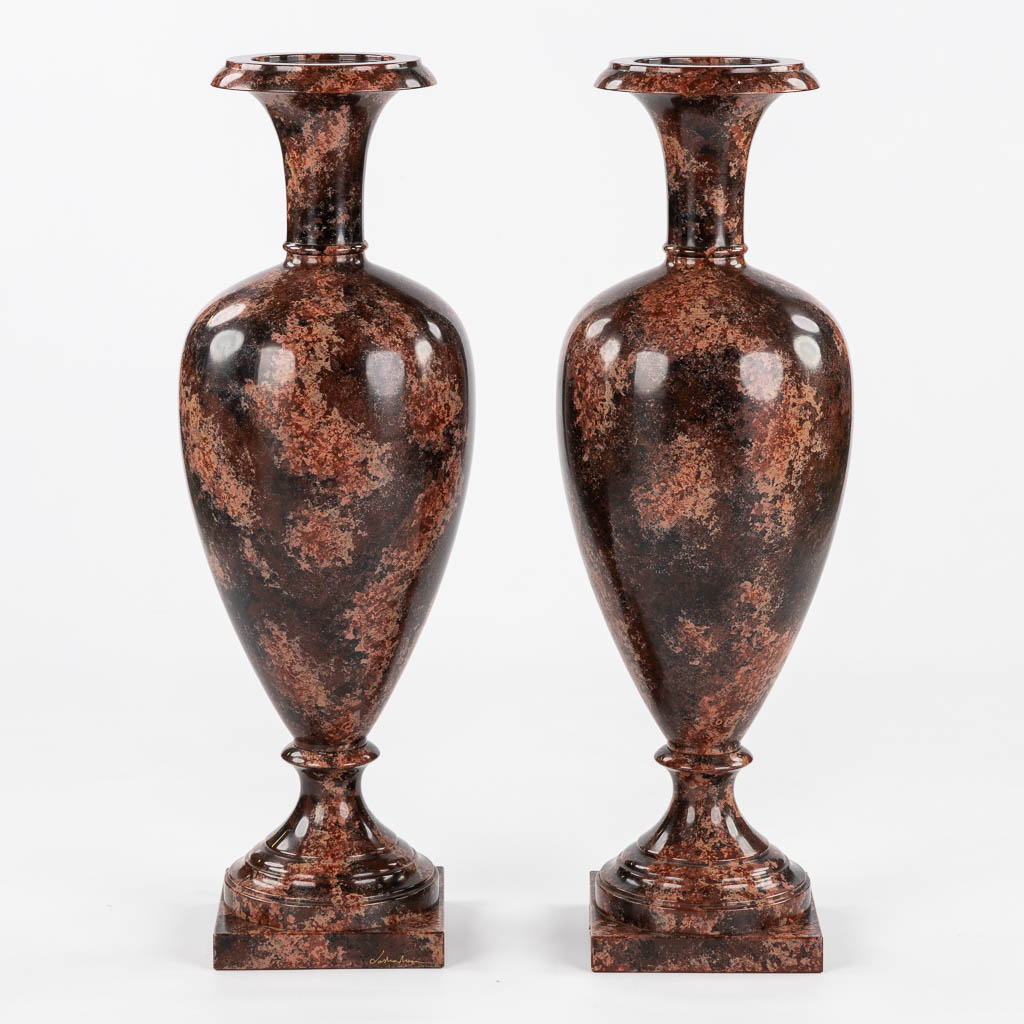 a pair of vases, wood turned and with a 'Faux Marble' decor, 20th C.