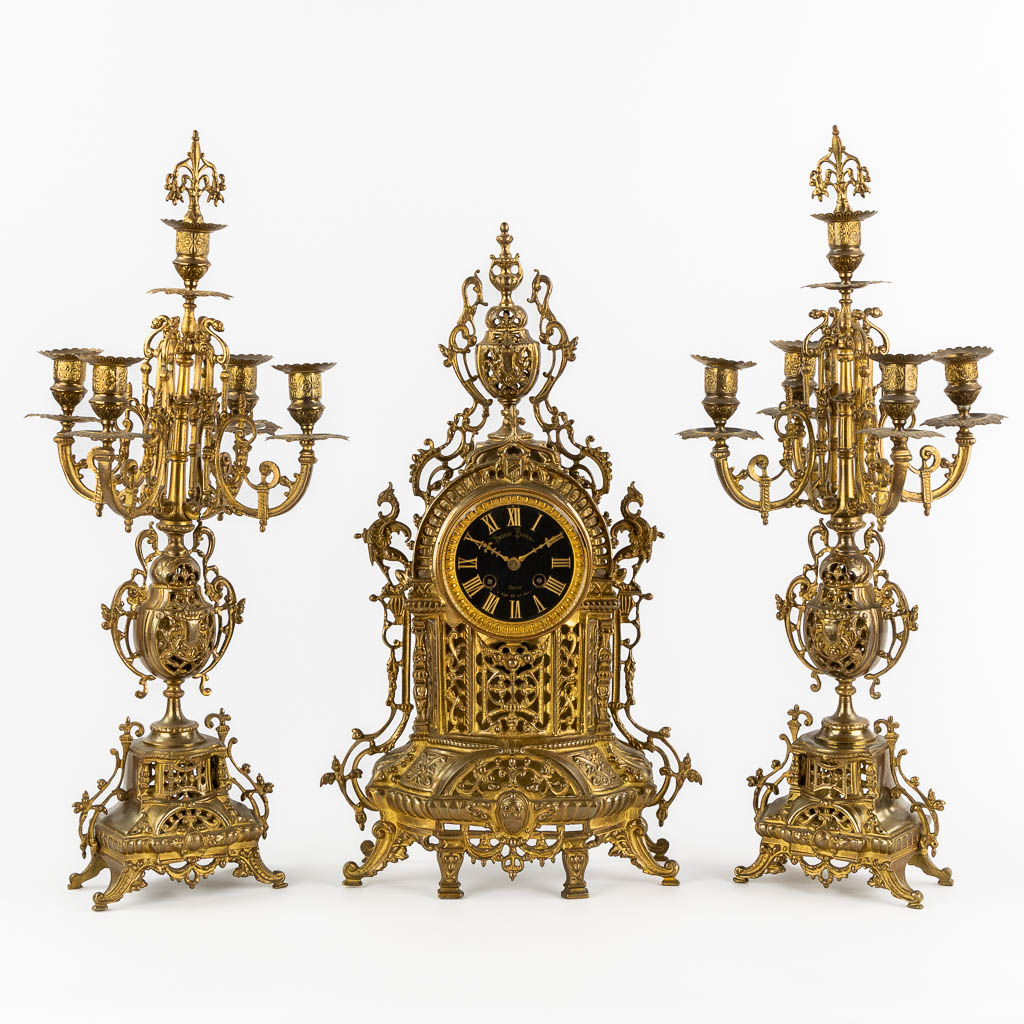 A three-piece mantle garniture clock and candelabra, bronze. 20th C. (L:12 x W:28 x H:51 cm)