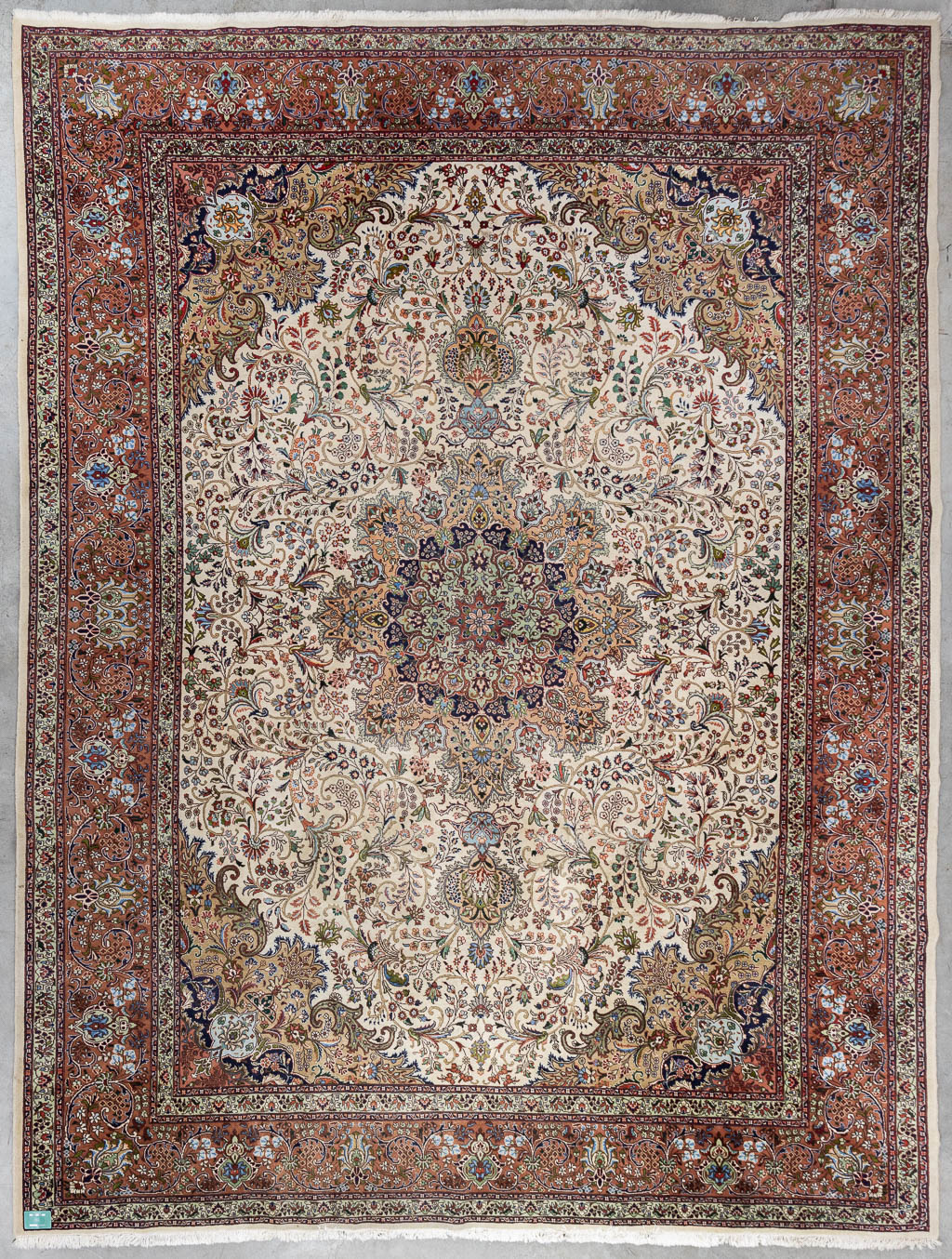 A large Oriental hand-made karpet, Keshan/Kashan. (L:389 x W:300 cm)